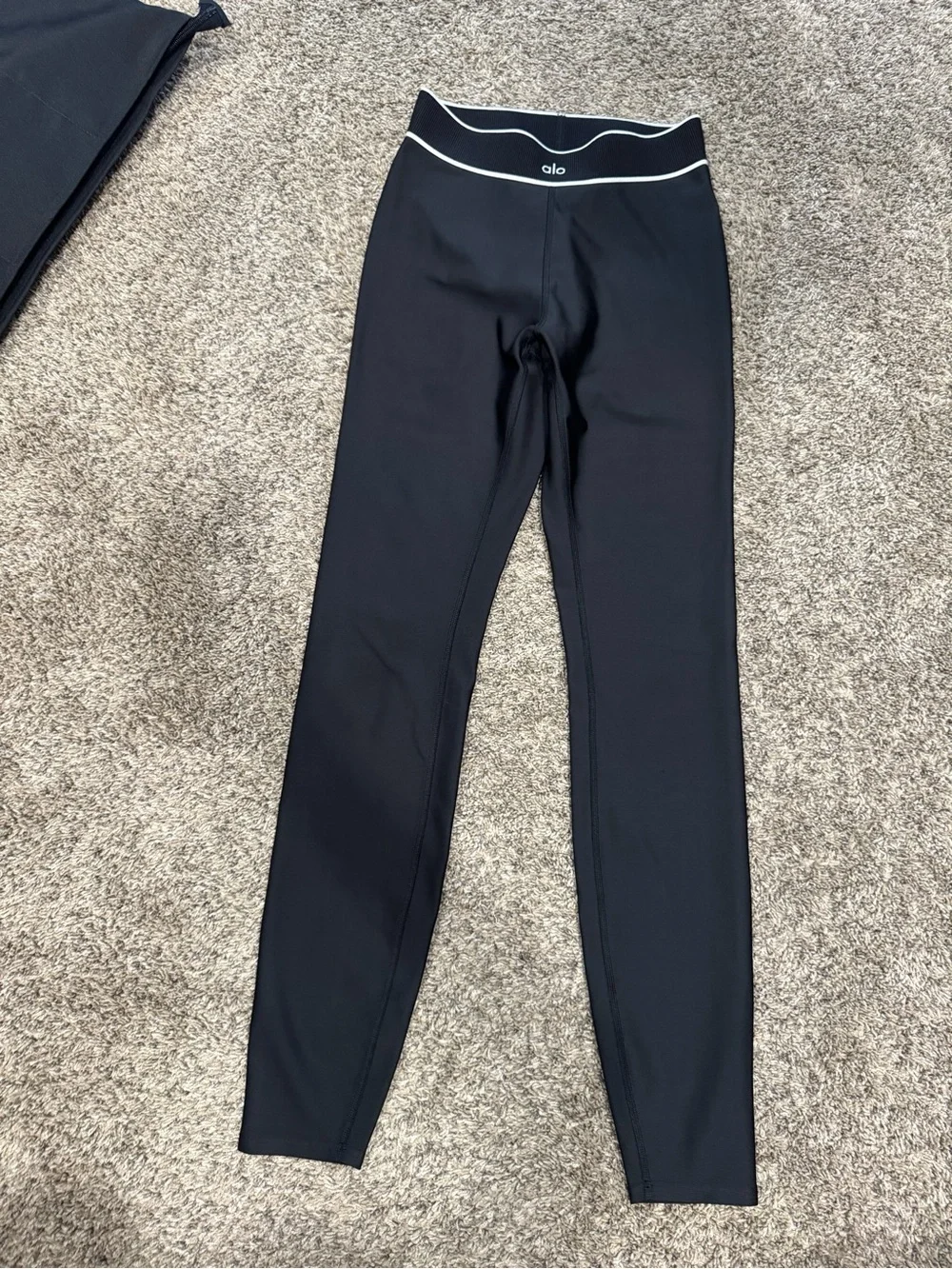 ALO Yoga Airlift High-waist alignment Black Leggings with White Waist Trim